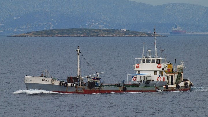 Δυστύχημα στην Αίγινα: Μάζευαν τα δίχτυα και συγκρούστηκαν με την υδροφόρα!